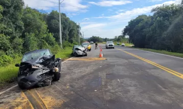 Três pessoas ficam feridas após batida entre carros na PR-423, em Campo Largo