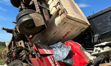 Batida traseira entre caminhões na PR-498 deixa um morto e dois feridos, diz médico do Samu