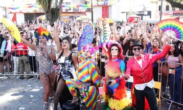 Ruas do Centro de Curitiba são bloqueadas para Marcha pela Diversidade; veja rotas e fotos