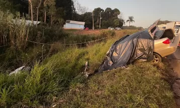 Quatro pessoas morrem e outras duas ficam gravemente feridas após batida entre carros, em Palmeira  