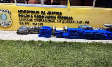 Duas pessoas são presas com quase 400 kg de maconha dentro de carro na BR-277, em Guarapuava