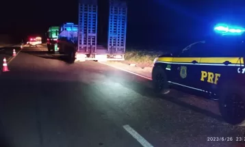 Caminhoneiro morre atropelado por carro após descer em rodovia para verificar freio na BR-376, em Paranavaí