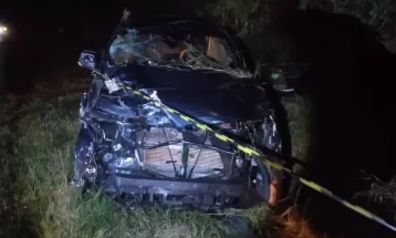 Homem de 44 anos morre em batida entre dois carros, em Boa Ventura de São Roque