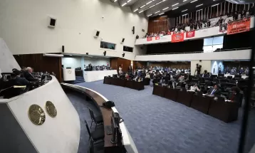 Deputados concluem votação de projetos que reajustam salários de servidores e reestruturam carreiras