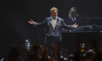 Fãs do mundo inteiro se despedem de Elton John no último show do cantor