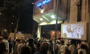 Velório de Zé Celso na madrugada é marcado por lágrimas, encontros e celebração ao teatro brasileiro 