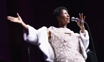 A briga de filhos de Aretha Franklin por testamento encontrado no sofá