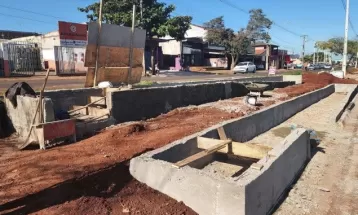 Prefeitura decide multar empresa em mais de R$ 100 mil por atraso na construção de ciclovia; obra não está nem na metade