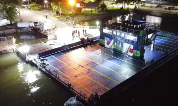 Ventos fortes provocam suspensão temporária da travessia do ferry-boat, em Guaratuba