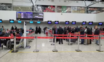 Asas de aviões congelam e voos atrasam em São José dos Pinhais