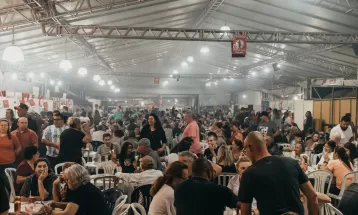 Festa do Divino Espírito Santo tem missas, pratos típicos e shows em Guaratuba; veja programação