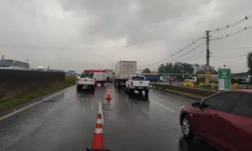 Idoso morre após ser atropelado por carro na BR-376, em Ponta Grossa