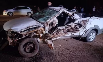 Homem tenta atear fogo em papelaria, foge, bate o carro e morre, em Cascavel
