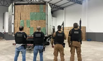 Postos da PRE do Paraná são alvo de operação por facilitar contrabando de cigarros; dois policiais foram afastados