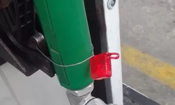 Posto é flagrado abastecendo 260 ml de gasolina por litro pago pelo consumidor em Pinhais
