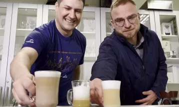Bebida quente para esquentar no inverno: aprenda receita de café cremoso e chocolate quente