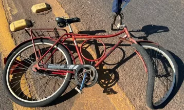Idoso de 79 anos morre atropelado ao atravessar BR-277 empurrando bicicleta, afirma PRF