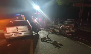 Colisão frontal entre dois carros mata quatro jovens entre Abatiá e Ribeirão do Pinhal