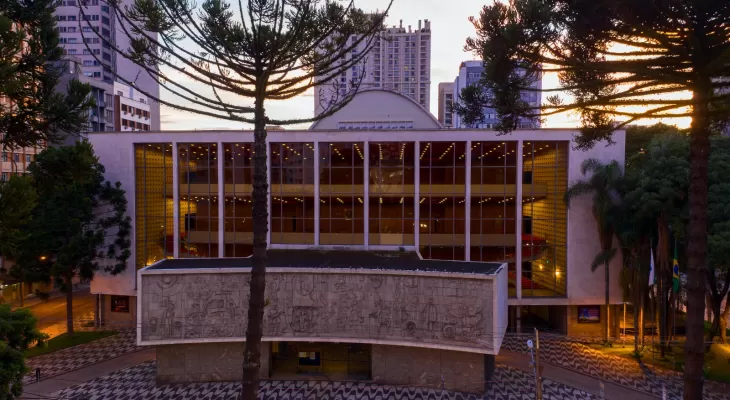 Teatro Guaíra abre edital para participação de jurados no 41º Troféu Gralha Azul