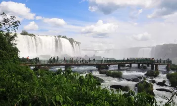 Moradores de Foz do Iguaçu terão transporte gratuito para as Cataratas em 6 de novembro; entenda 