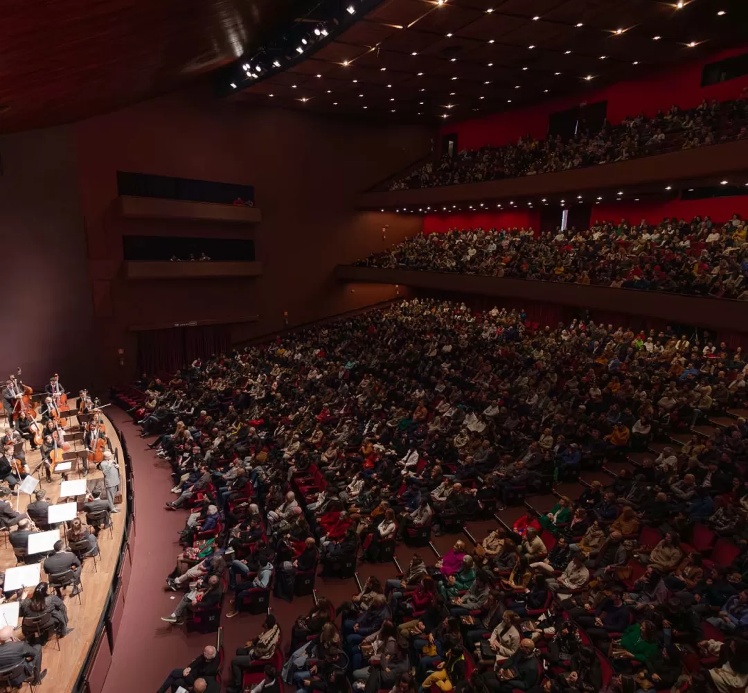 Orquestra Sinfônica do Paraná recebe maestro venezuelano Christian Vásquez
