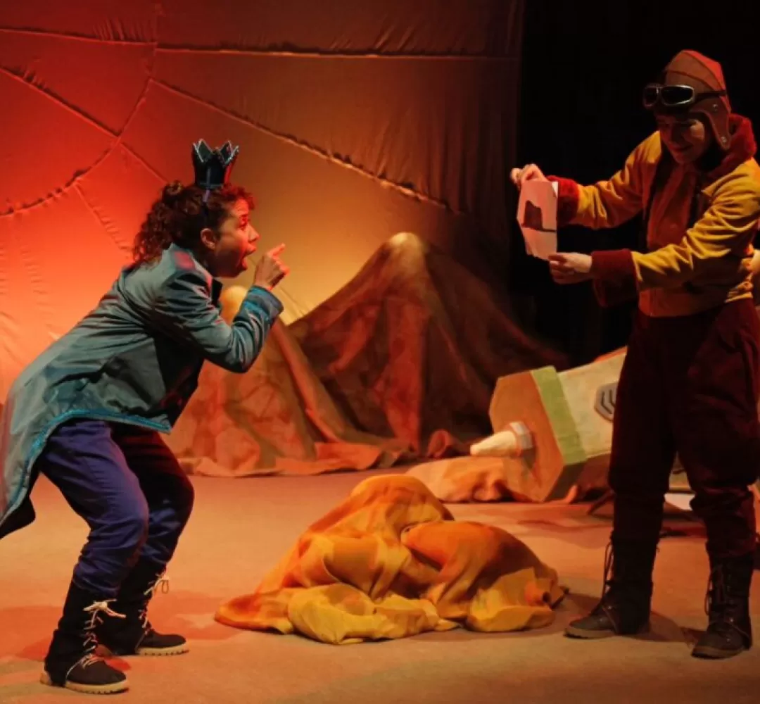 Peça de teatro O Pequeno Príncipe é apresentada em Libras e Português em Curitiba