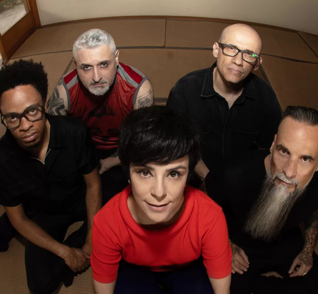 Teatro Guaíra recebe show de 30 anos da banda mineira Pato Fu neste sábado
