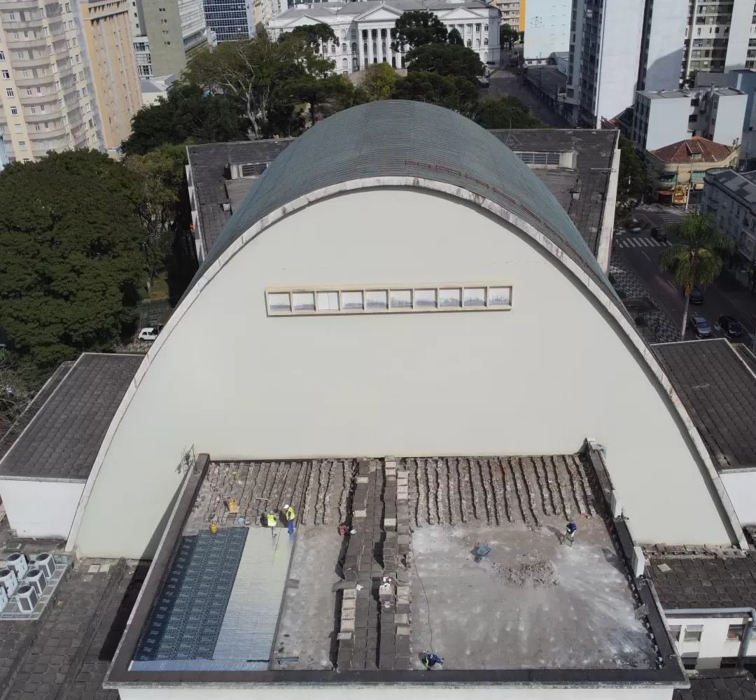 Com investimento de R$ 1,2 milhão, começa revitalização da cobertura do Teatro Guaíra
