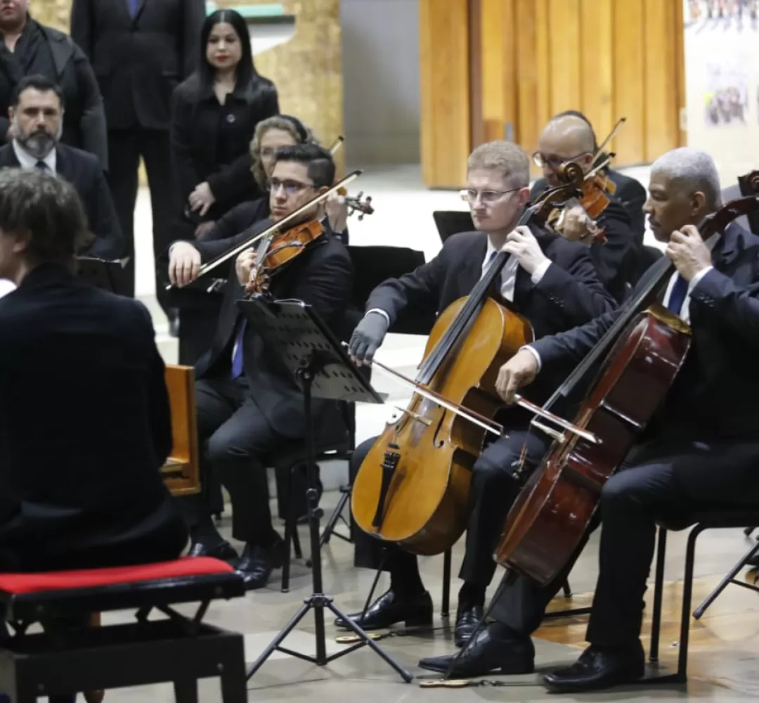 Concerto em homenagem às vítimas do voo 2283 emociona comunidade cascavelense