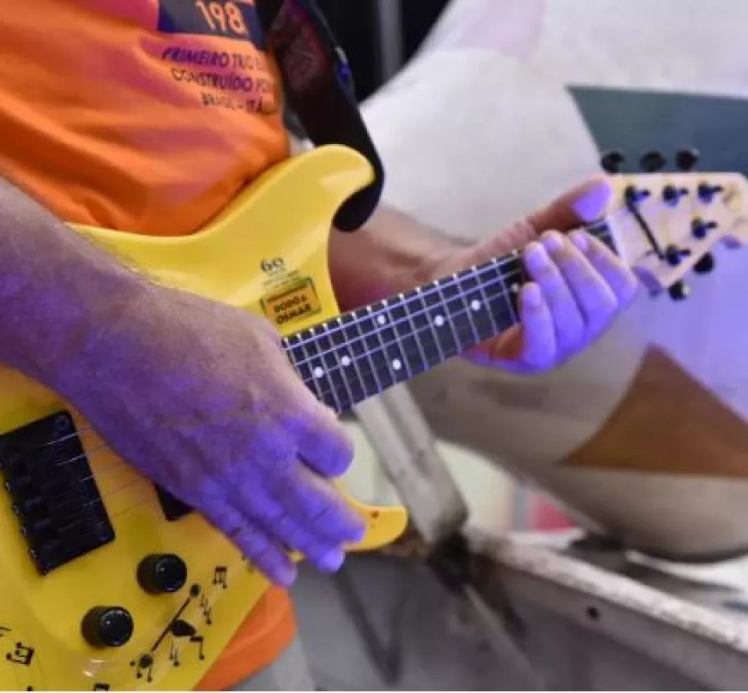 Curitiba recebe pela primeira vez Oficina gratuita de Guitarra Baiana