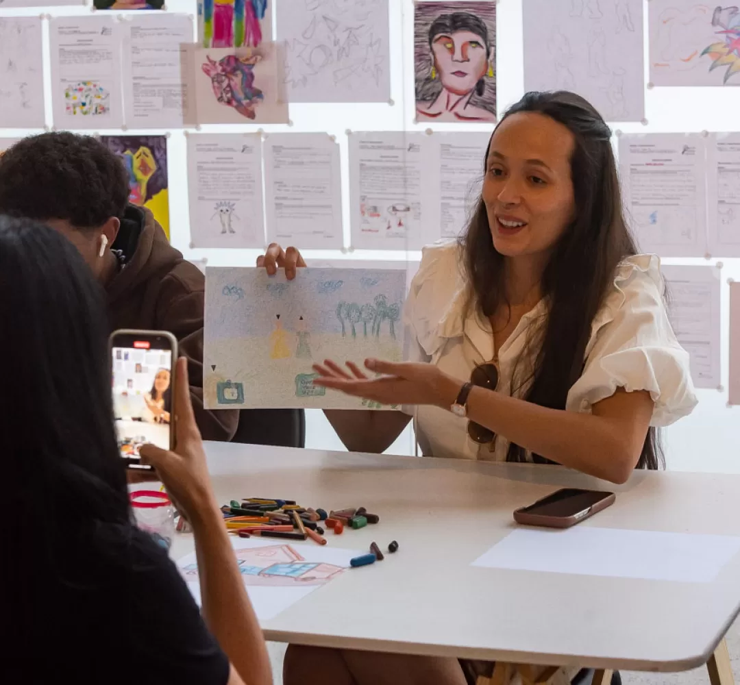 MAC Paraná promove oficina gratuita de desenho em fotografia
