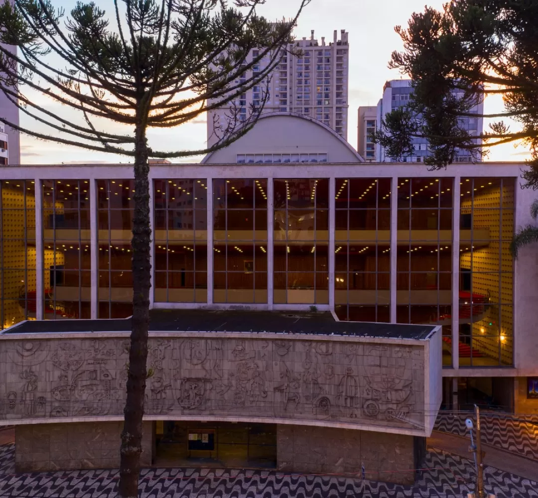 Teatro Guaíra abre edital para participação de jurados no 41º Troféu Gralha Azul