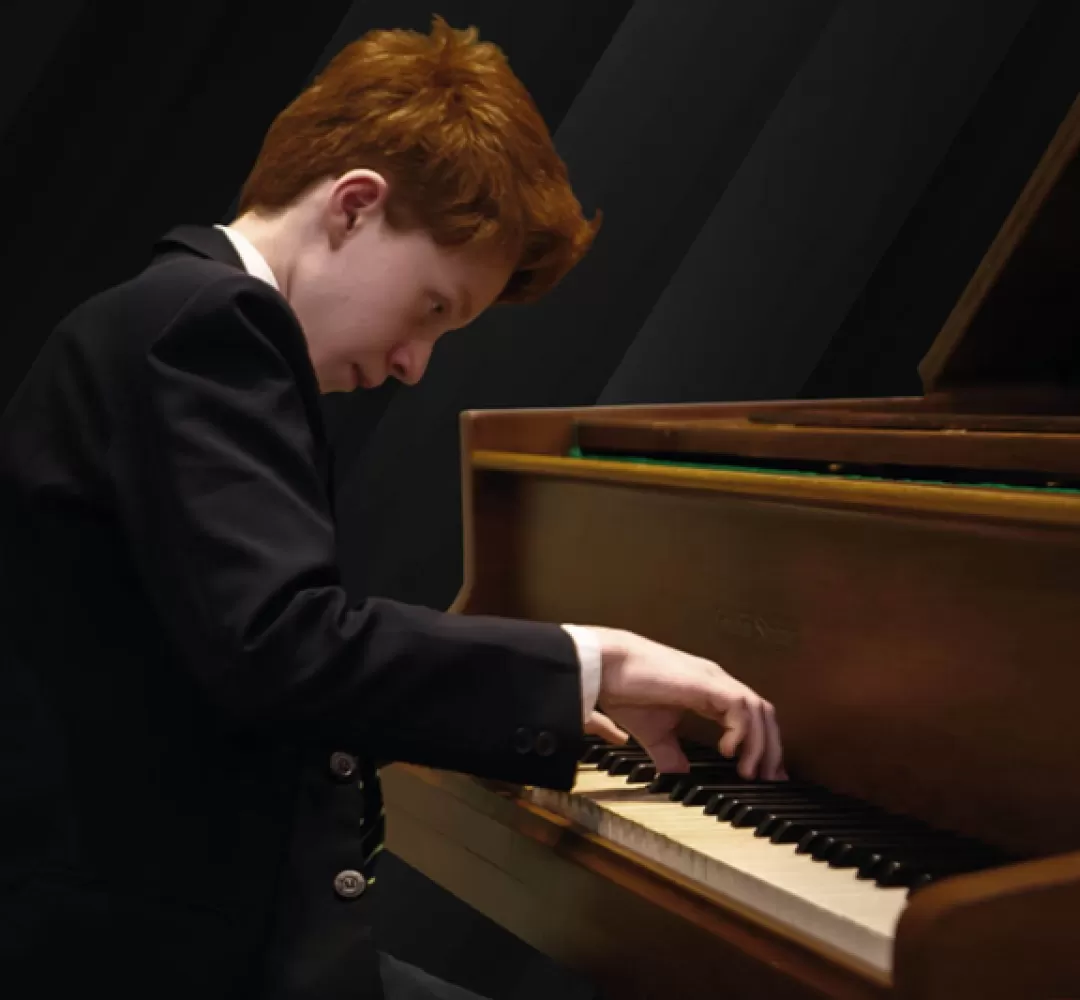 Talento da música, jovem pianista Inácio Wild se apresenta em Curitiba