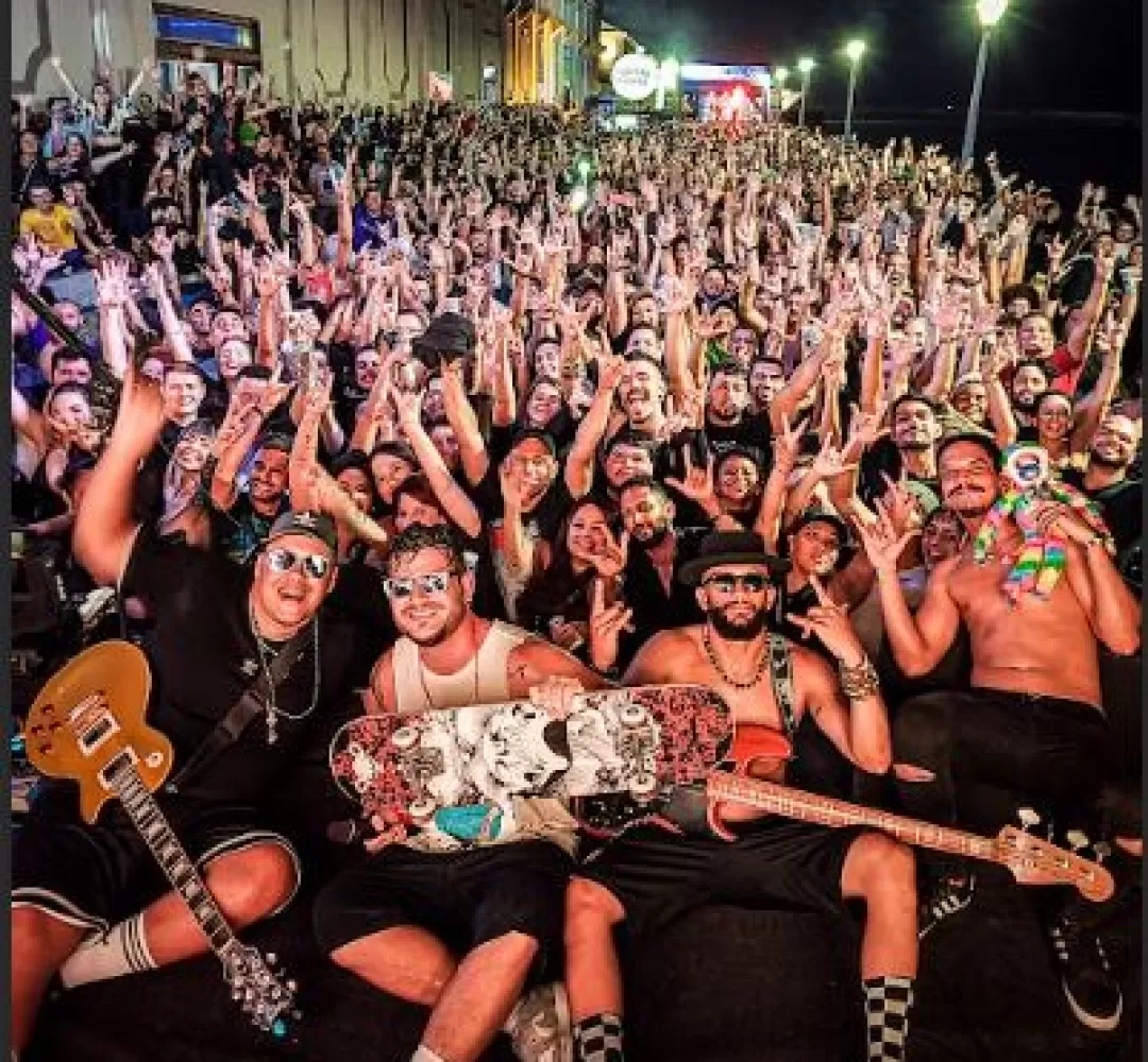 Com um repertório nostálgico, Bloco do Eu Sozinho se apresenta nesta sexta-feira, em Cascavel