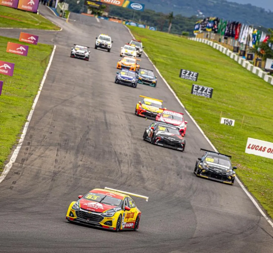 Gabriel Casagrande deixa Goiânia como líder da Stock Car