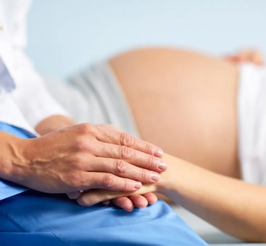 Projeto que permite acompanhamento de enfermeiros obstetras particulares em parto é arquivado