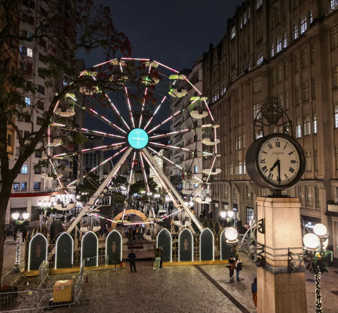 Roda-gigante, Ópera nas Ruínas, show de drones e patinação: confira as estreias da semana no Natal de Curitiba