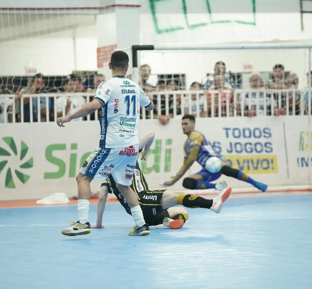 Times do Paraná buscam vaga na final da Liga