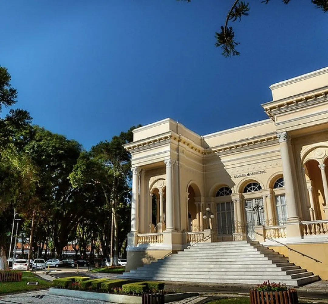 Vereadores de Curitiba confirmam aumento do próprio salário