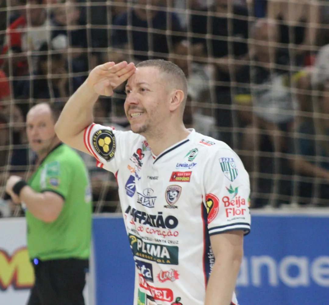 Xerifão Carlão segue no Cascavel Futsal em 2025