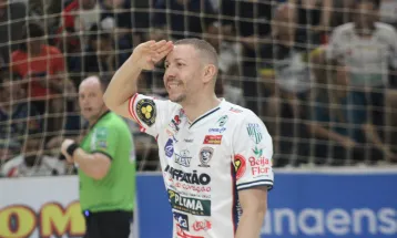 Xerifão Carlão segue no Cascavel Futsal em 2025