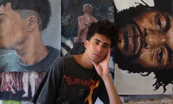Caixa Cultural Curitiba traz exposição de pintura a óleo em materiais descartados