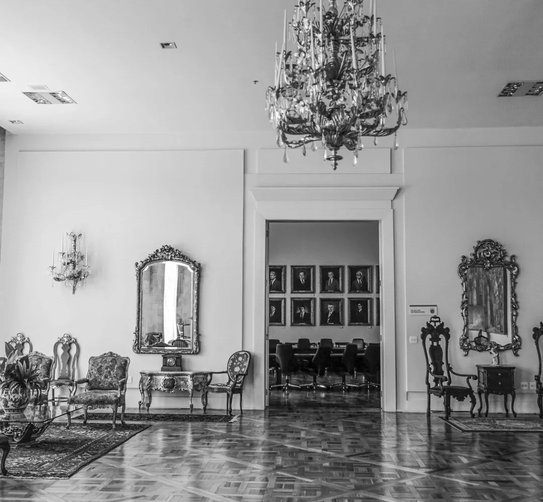 Com salões imponentes, obras de arte e muita história, Palácio Iguaçu é considerado um museu