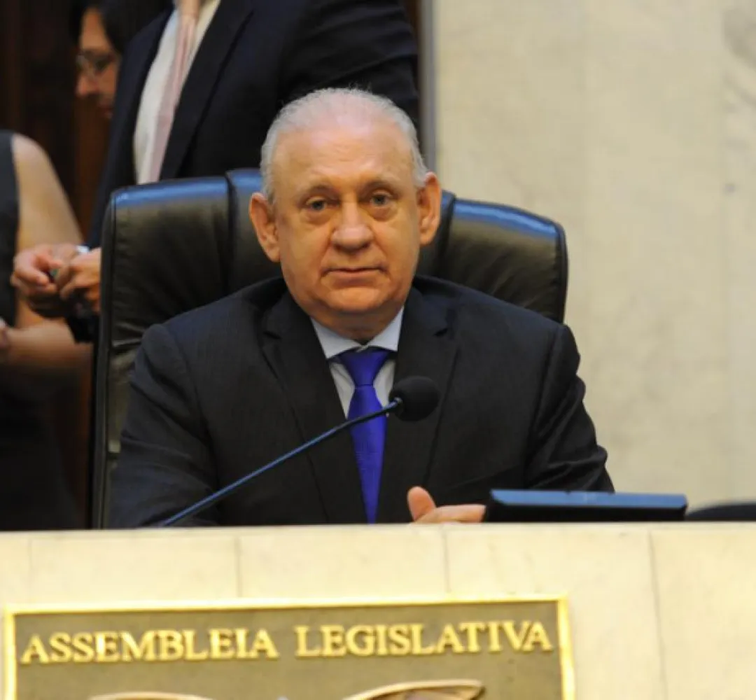 Em meio à polêmicas, Ademar Traiano é eleito presidente da CCJ