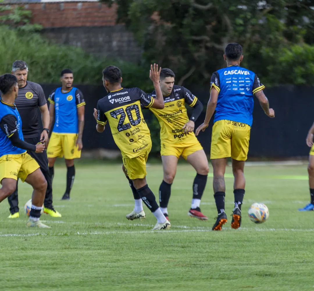 Robinho e Schutz: A esperança de gols para o FC Cascavel em 2025