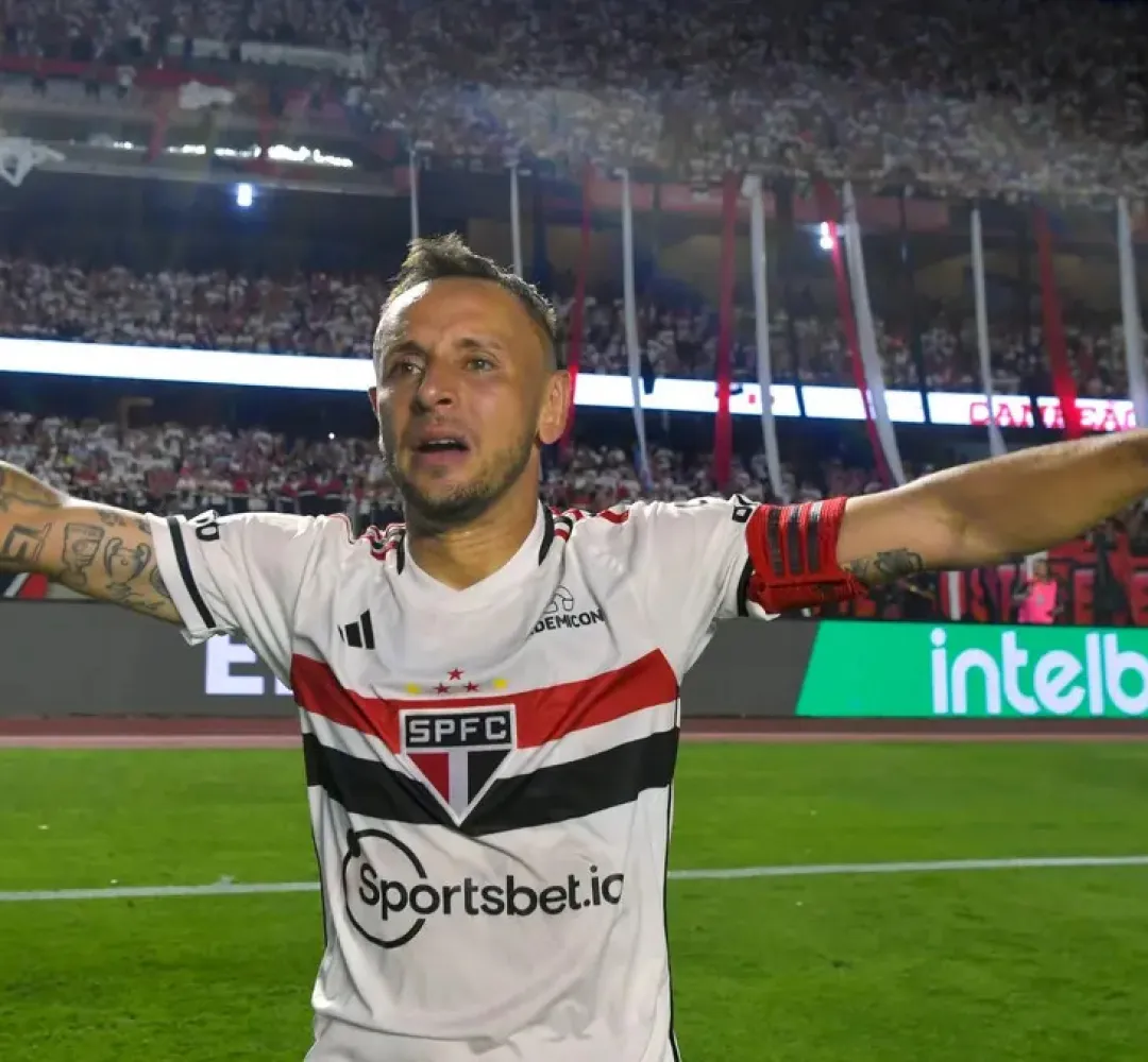 Lateral Rafinha se despede do São Paulo