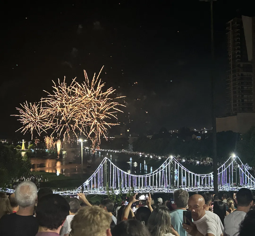 Guarapuava se despede de 2024 com queima de fogos no Parque do Lago