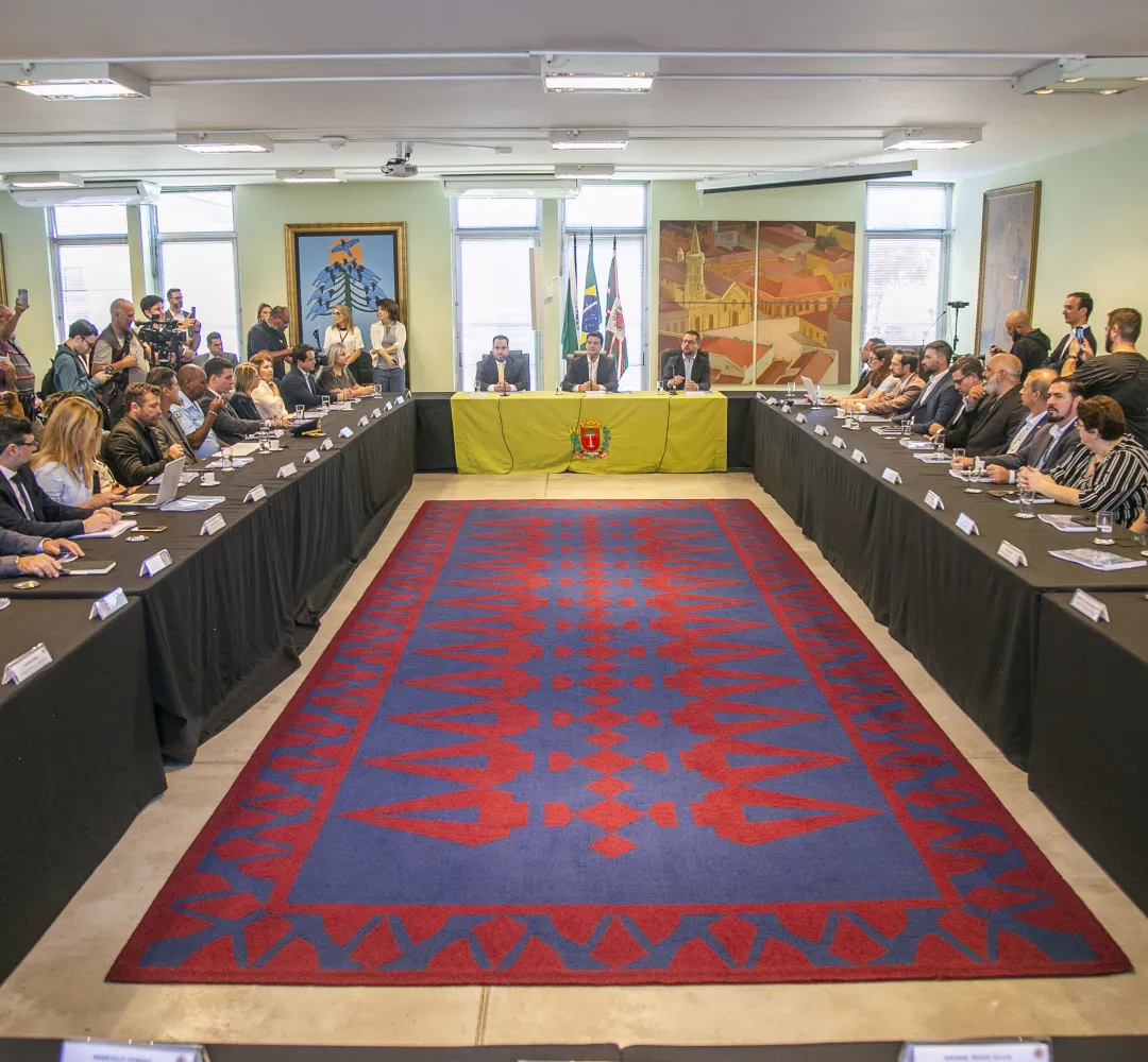 Após posse, Pimentel se reúne com secretariado e estabelece planejamento como prioridade