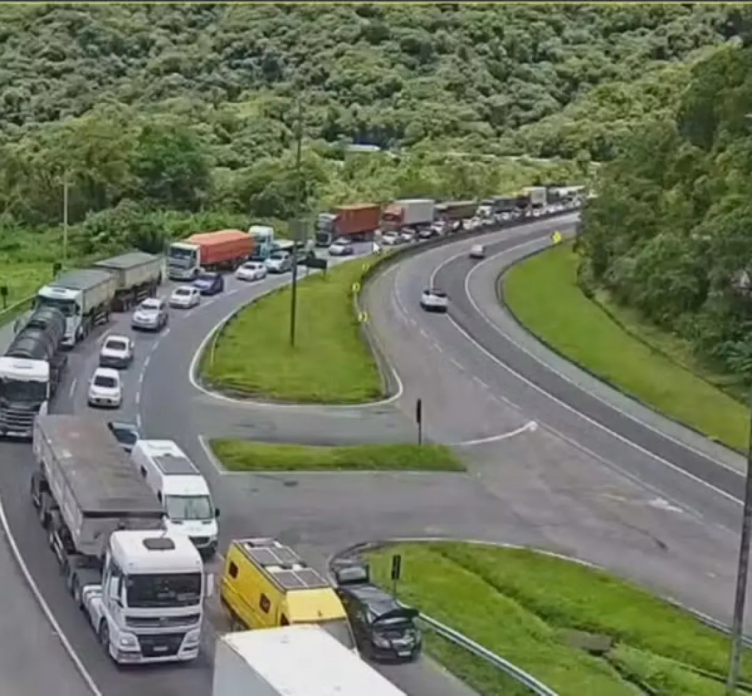 Congestionamentos e Obras na BR-277 Impactam Férias no Litoral Paranaense