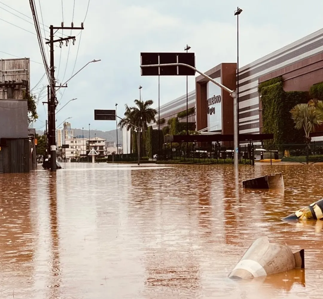 Balneário Camboriú decreta emergência devido a alagamento